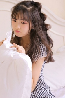 美女把尿囗扒开让男人添